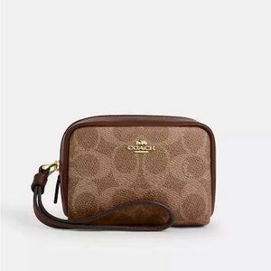 COACH WRISTLET POUCH...